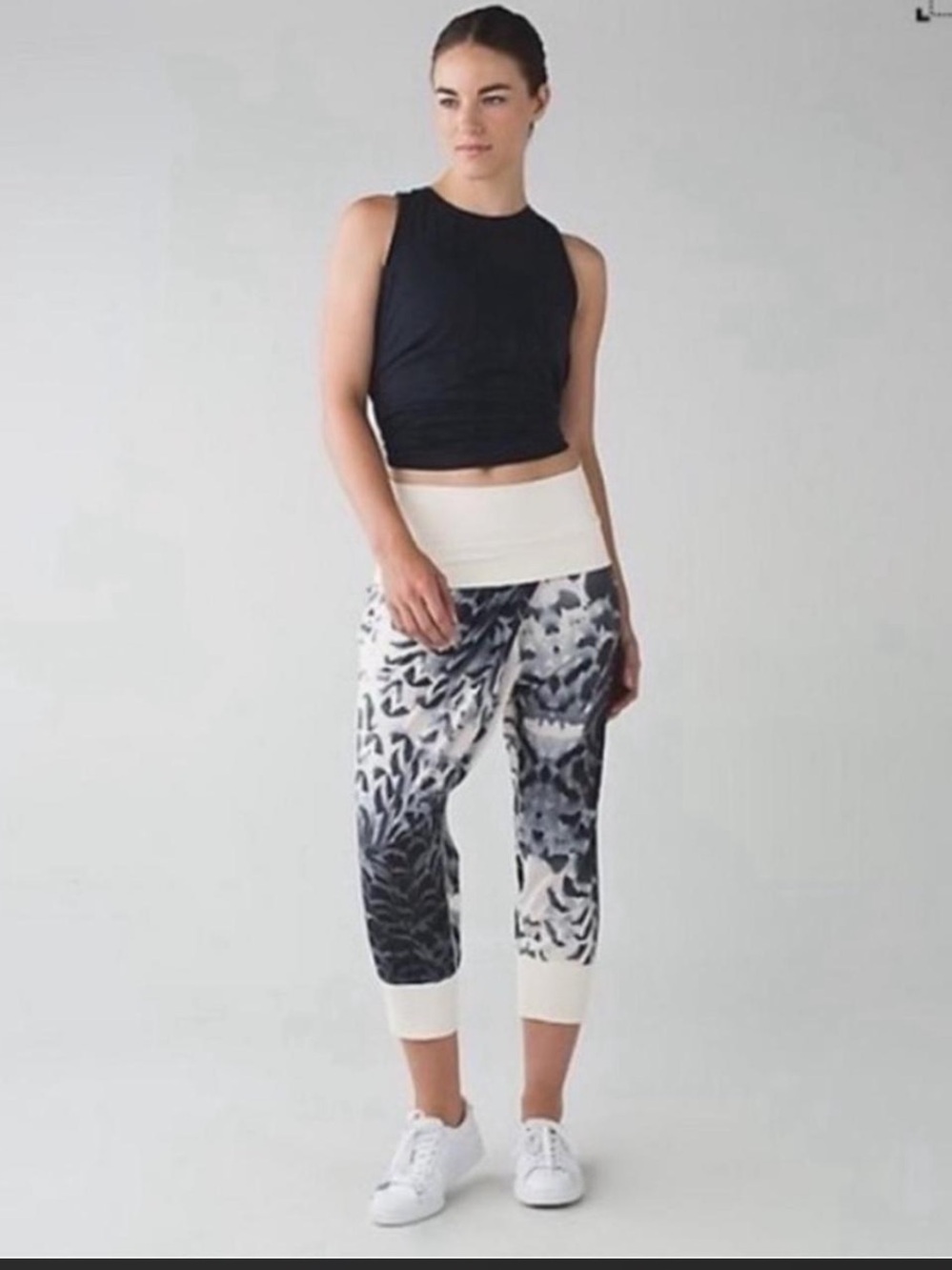 Lululemon size 6